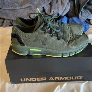 Under Armour Slingshot Running Shoes - size 11